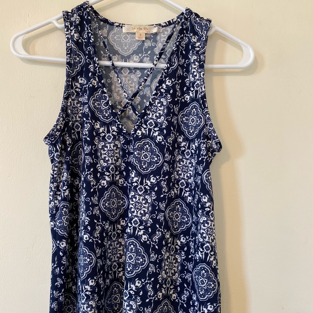Women’s sleeveless criss cross front style top S